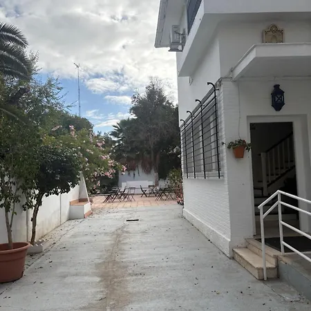 Deluxe Guest house *